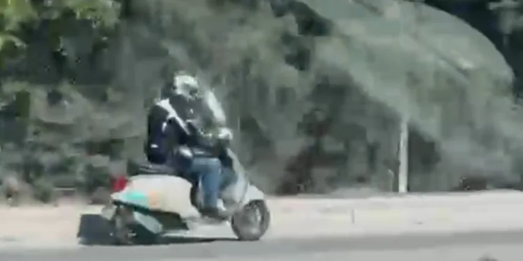 Çardakta çıkan yangın 3 katlı binaya sirayet etti: 1 kişi yaralandı