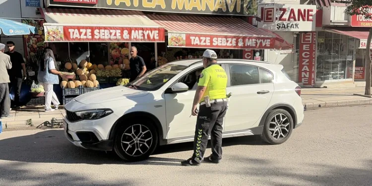 Çardakta çıkan yangın 3 katlı binaya sirayet etti: 1 kişi yaralandı
