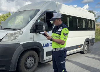 Okulların ilk gününde jandarmadan servis araçlarına sıkı denetim