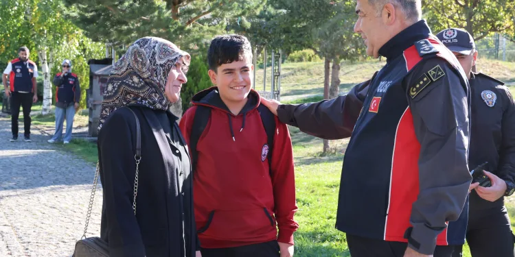 Okulların ilk gününde jandarmadan servis araçlarına sıkı denetim