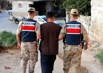 Burdur’da motosiklet ile scooter çarpıştı: 1 yaralı