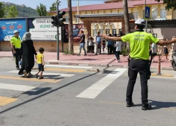Burdur’da motosiklet ile scooter çarpıştı: 1 yaralı