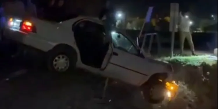 Trenin çarptığı araç hurdaya döndü, alkollü sürücüsü son anda kendini dışarı atarak kurtardı