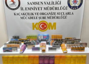 Trenin çarptığı araç hurdaya döndü, alkollü sürücüsü son anda kendini dışarı atarak kurtardı