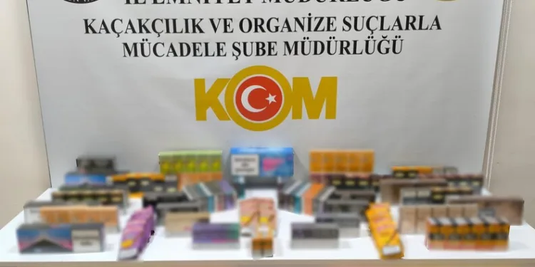 Trenin çarptığı araç hurdaya döndü, alkollü sürücüsü son anda kendini dışarı atarak kurtardı