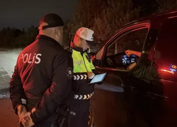 Depo görünümlü alana kenevir eken şüpheli yakalandı