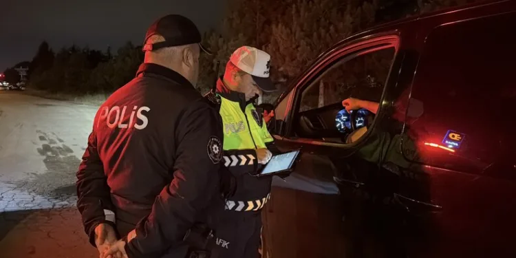 Depo görünümlü alana kenevir eken şüpheli yakalandı