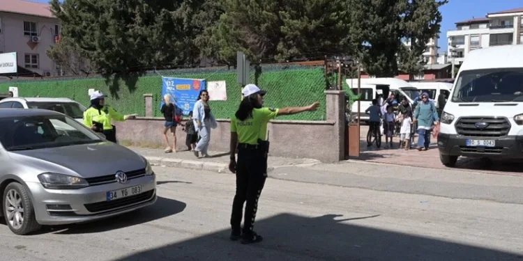 Depo görünümlü alana kenevir eken şüpheli yakalandı