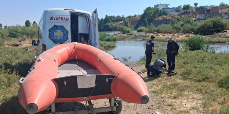 Depo görünümlü alana kenevir eken şüpheli yakalandı