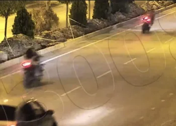 Hastane otoparkında otomobil yangını
