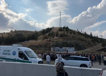 Hastane otoparkında otomobil yangını