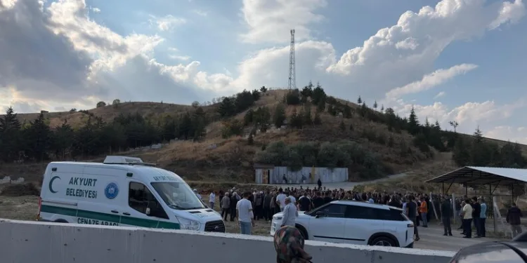 Hastane otoparkında otomobil yangını