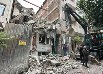 Hastane otoparkında otomobil yangını