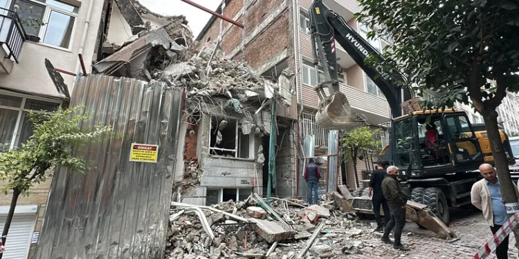 Hastane otoparkında otomobil yangını