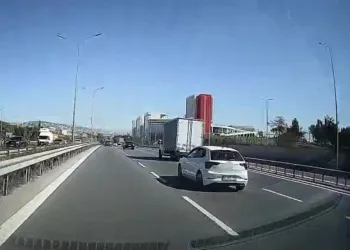 Hastane otoparkında otomobil yangını