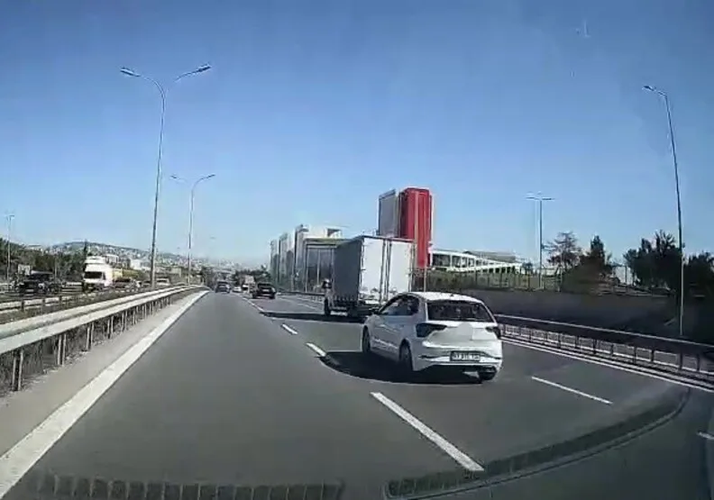 Hastane otoparkında otomobil yangını