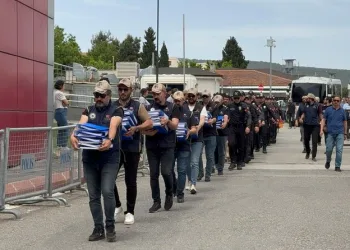 Hastane otoparkında otomobil yangını