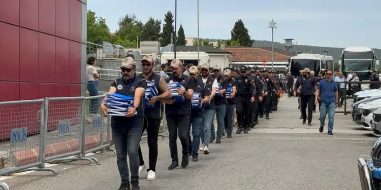 Hastane otoparkında otomobil yangını