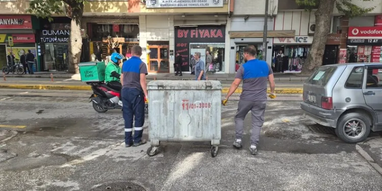Patlamaların yaşandığı çöp konteynerinde bu defa da yangın çıktı