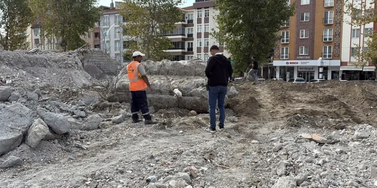 Patlamaların yaşandığı çöp konteynerinde bu defa da yangın çıktı