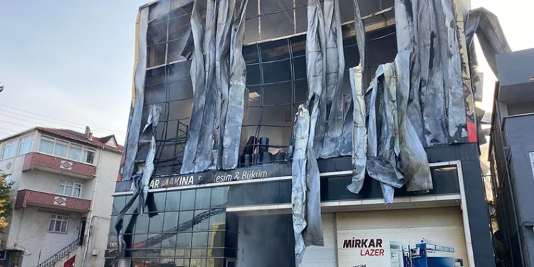 Fabrika yangınında 7 kişi ölmüştü: 2 tutuklama, 4 tahliye
