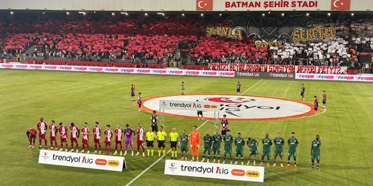 Batman Petrolspor – Bursaspor maçı başladı
