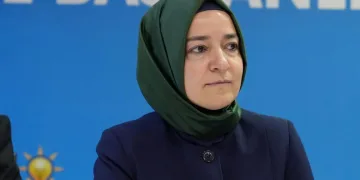 AK Parti Genel Başkan Yardımcısı Fatma Betül Sayan Kaya istifa etti