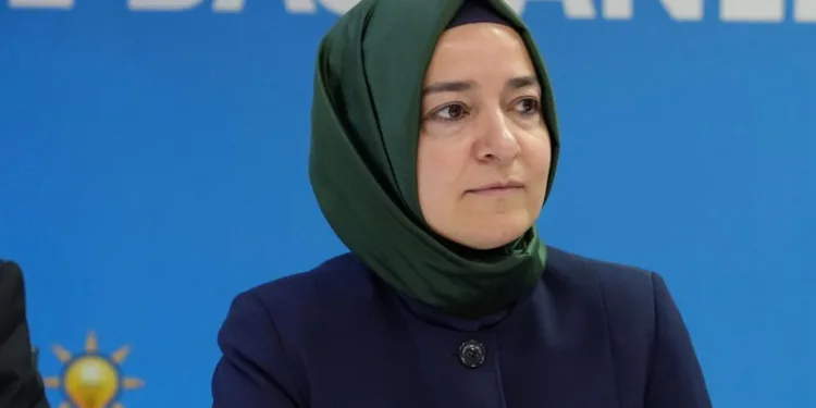 AK Parti Genel Başkan Yardımcısı Fatma Betül Sayan Kaya istifa etti