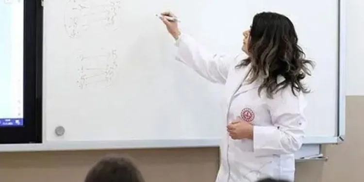 Öğretmen önlüğü standartları belirlendi