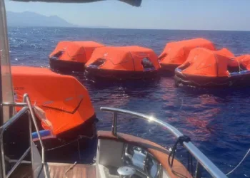 Girne’de batan gemiye ulaşıldı! Arama çalışmaları 24 saat sürüyor