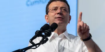 Ekrem İmamoğlu’na 2 yıl 1 ay hapis cezası