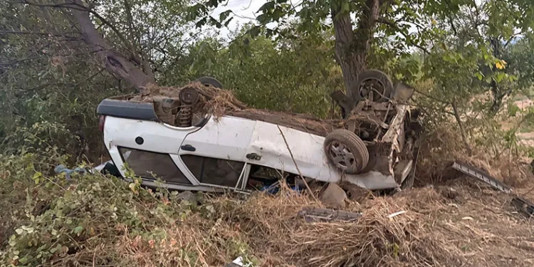 Bursa’da kontrolden çıkan otomobil şarampole yuvarlandı: 8 yaralı