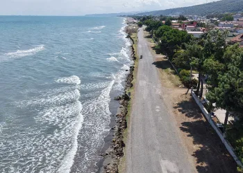 Samsun’da kıyı erozyonu yola kadar ulaştı