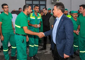 Erkan Aydın Güne Temizlik Emekçileriyle Başladı