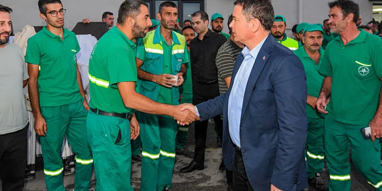 Erkan Aydın Güne Temizlik Emekçileriyle Başladı