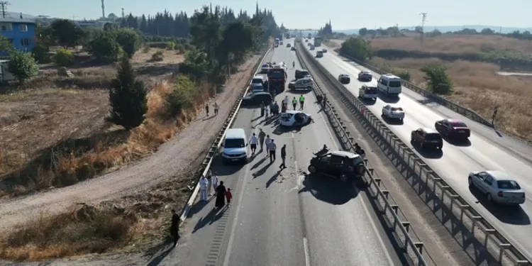 Bursa’da mazot yola döküldü, 10 araç birbirine girdi
