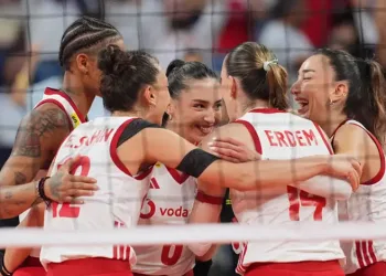 Filenin Sultanları finalde: Sırbistan’ı set vermeden geçti