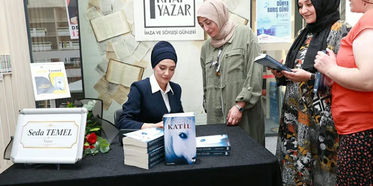 Yazar Seda Temel’den Okurlarıyla Keyifli Söyleşi ve İmza Günü