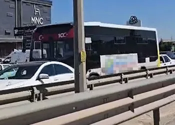 Bursa’da 2 otobüs ile 3 otomobil çarpıştı: 7 yaşındaki çocuk yaralandı