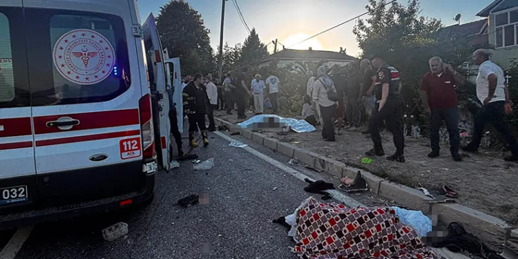 Akçakoca-Alaplı yolunda feci kaza: 4 ölü, 8 yaralı