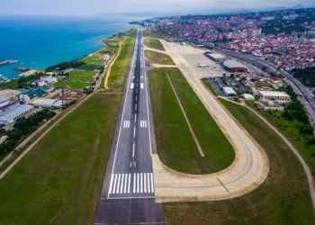 Tamamlandığında deniz dolgusu üzerine inşa edilen 6. havalimanı olacak