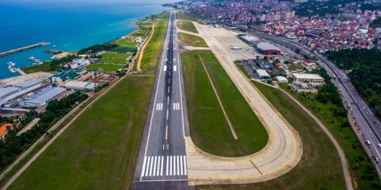 Tamamlandığında deniz dolgusu üzerine inşa edilen 6. havalimanı olacak