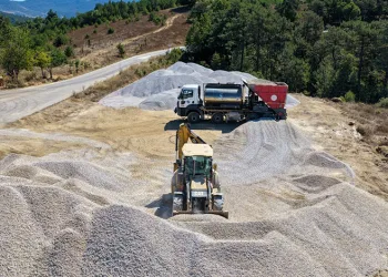 Büyükşehir, 3 ilçede 50 kilometrelik yolu yeniledi
