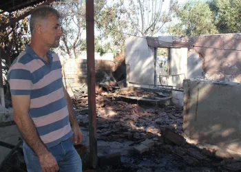 Serik’teki yangında engelli ablasını alevlerin arasından kurtardı