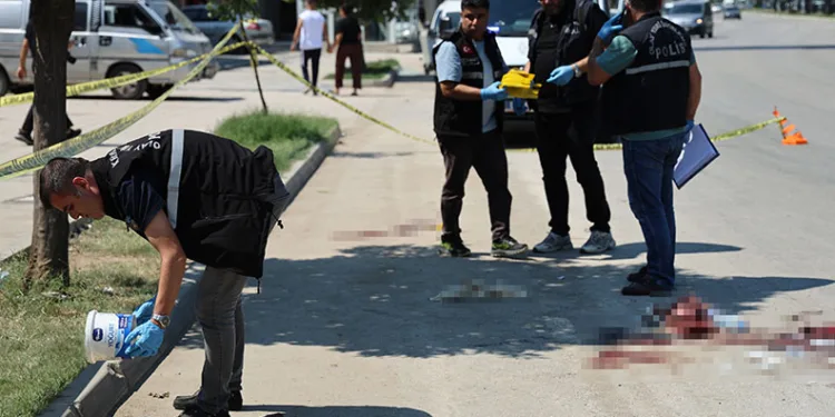 Boşanma davasından çıkan aileler birbirine girdi: 1 ölü, 5 yaralı
