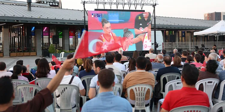 Osmangazi Meydanı’nda Filenin Sultanları Coşkusu