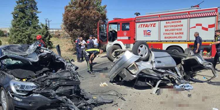 Susurluk’ta iki otomobil çarpıştı: 1 ölü, 2 ağır yaralı
