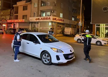 İnegöl’de polis kuş uçurtmadı, bin 412 kişi sorgulandı