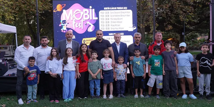 Bekir Aydın Mobil Fest’te Çocukların Bilim Heyecanına Ortak Oldu