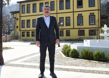 Düşünce ve sanatın yeni adresi alev alatlı